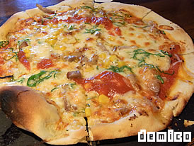 写真：石窯Pizza Coupe du Cinnamon(クープ ドゥ シナモン)[岐阜・多治見市]のピザ